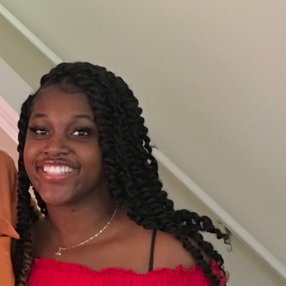 Meet your Posher, Robyn - Picture 2 of 2